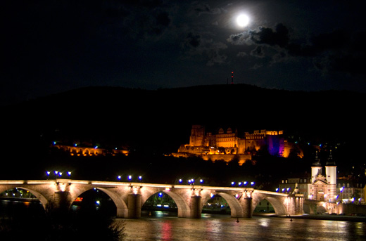 Nachtaufnaufnahme Schloss Heidelberg mit alter Brücke