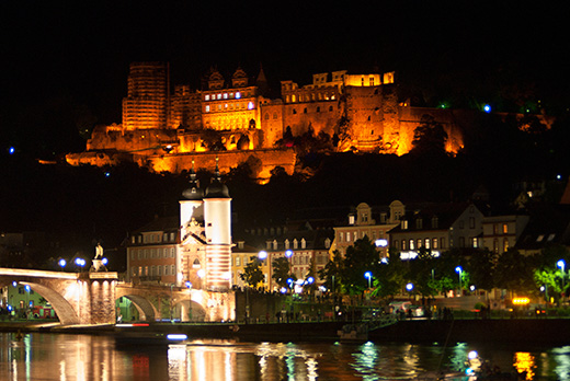 Schloss und alte Brücke mit 3500° kelvin